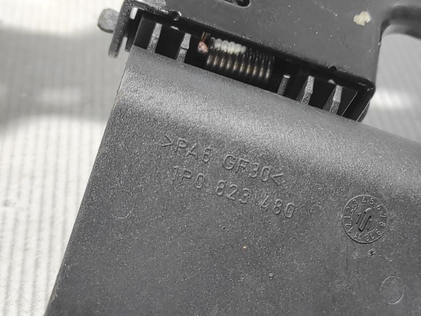 DIJELOVI BRAVA HAUBE SEAT LEON > 09-12 1P0823480