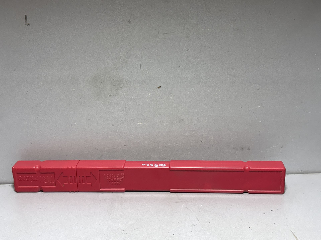 DIJELOVI SIGURNOSNI TROKUT AUDI A4 (B8) > 07-11 8K0860251
