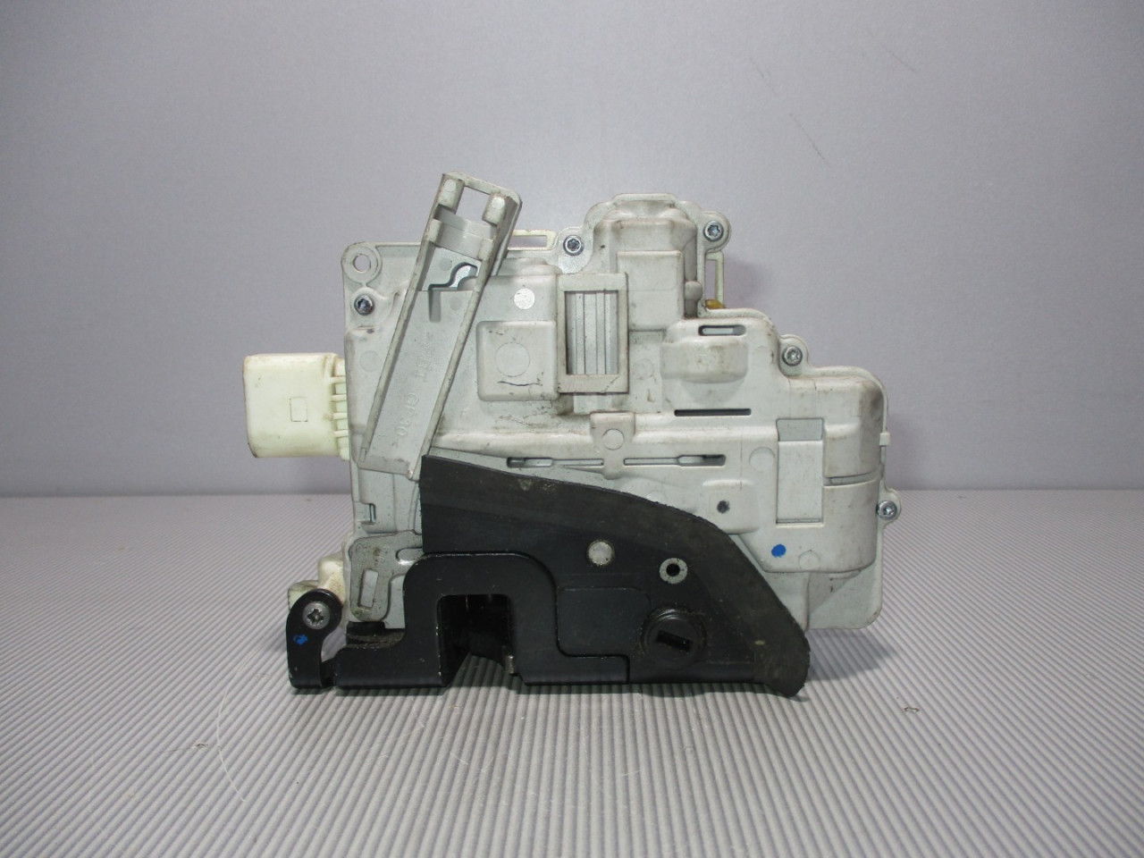 BRAVA VRATA VW PASSAT B7 > 10-14 VW055036 3C4839016A