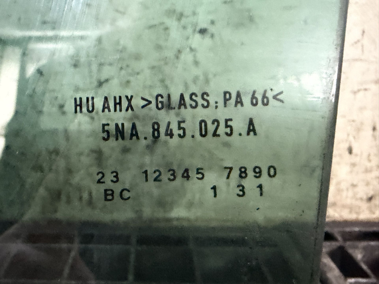 DIJELOVI STAKLO VW TIGUAN > 16-20 2.0 5NA845025A