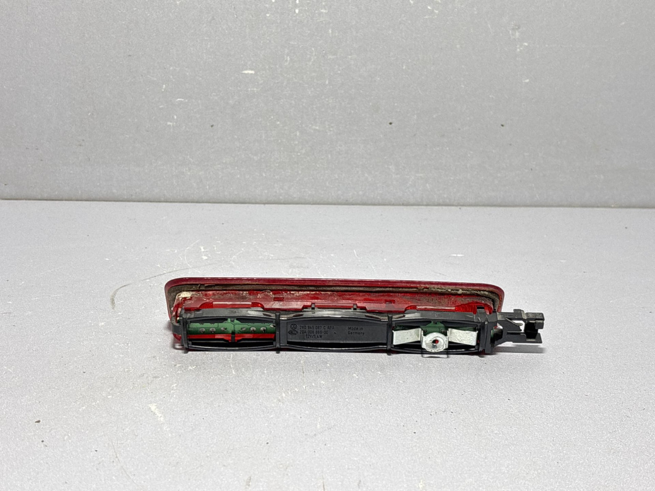 DIJELOVI TRECE STOP SVJETLO VW CADDY > 10-15 2K0945087C