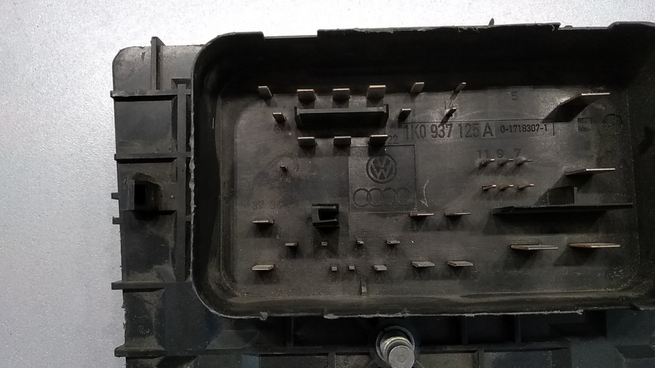 ELEKTRONIKA KUTIJA OSIGURACA VW GOLF 5 > 03-08 1K093712