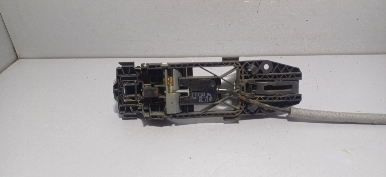 DIJELOVI RUCKA VRATA VW GOLF 7 > 12-16 5N0837017E