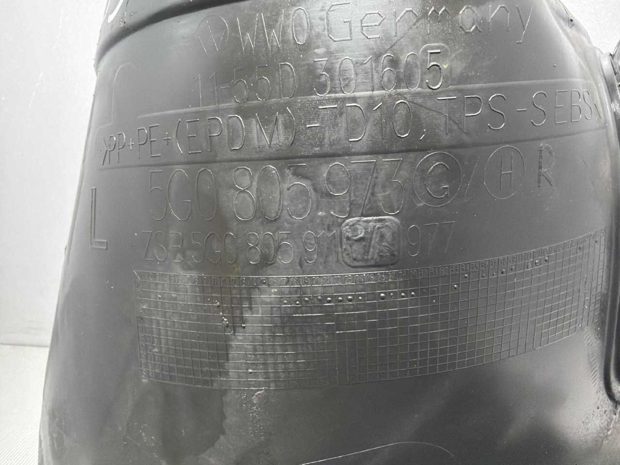 DIJELOVI UNUTRASNJI BLATOBRAN VW GOLF 7 > 12-16 2.0 5G0805973G