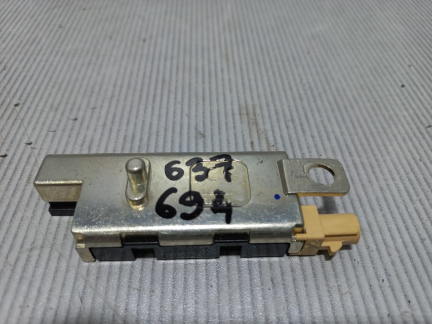 DIJELOVI ANTENA AUDI A3 > 08-12 8P4035225C