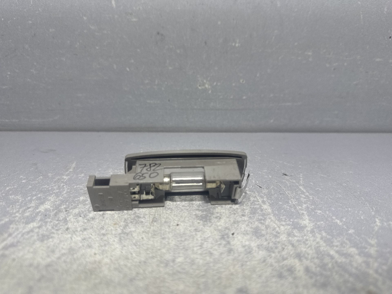 RASVJETA U KABINI SKODA SUPERB > 08-13 1K0947109