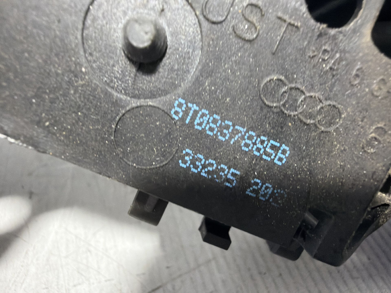 DIJELOVI RUCKA VRATA AUDI Q5 > 12-16 2.0 8T0837885B