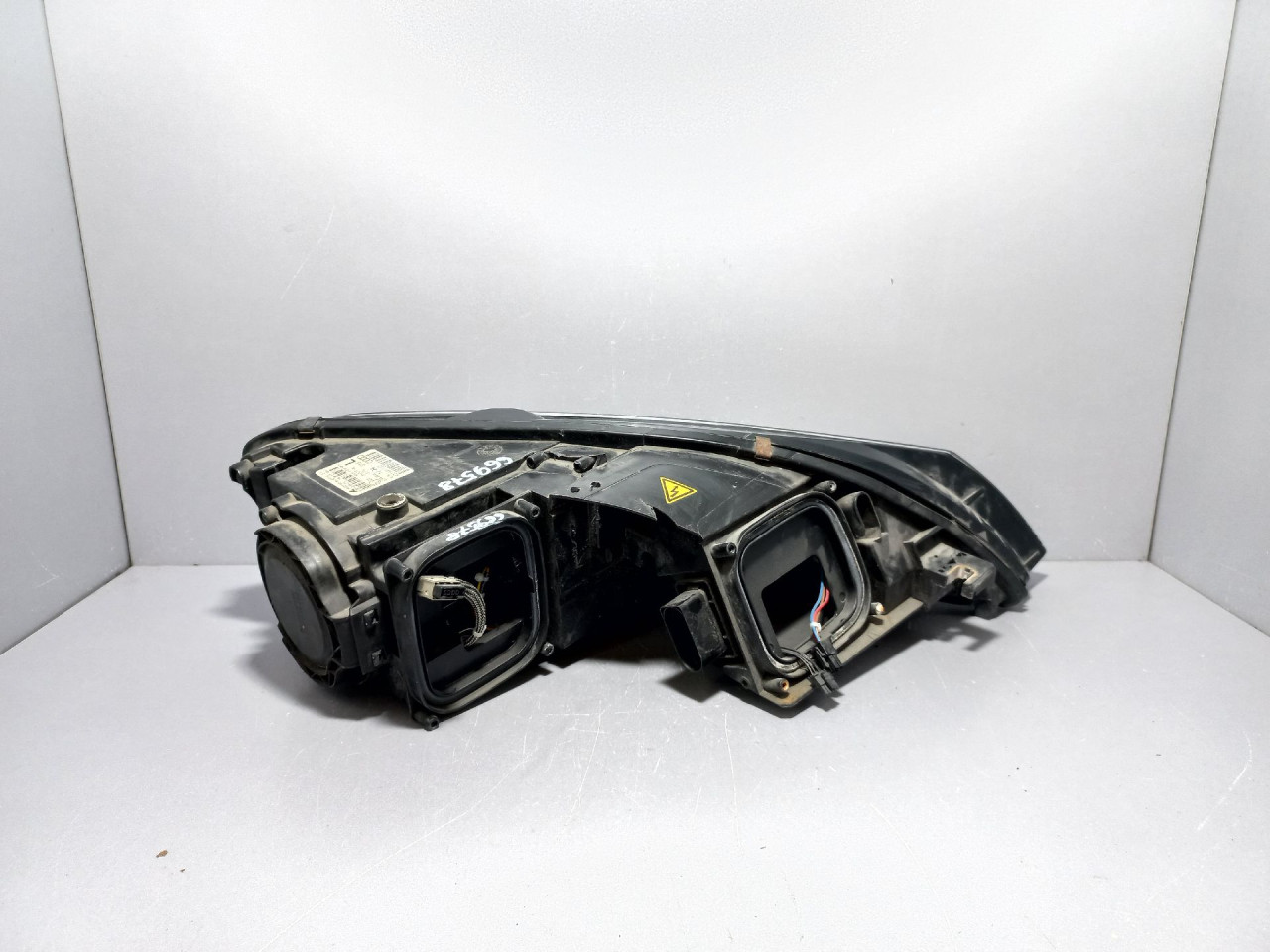 DIJELOVI FAR OSTECEN AUDI R8 > 10-12 420941003