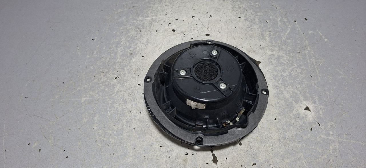 DIJELOVI ZVUCNIK VW PASSAT B8 > 14-19 2.0 3C0035453B