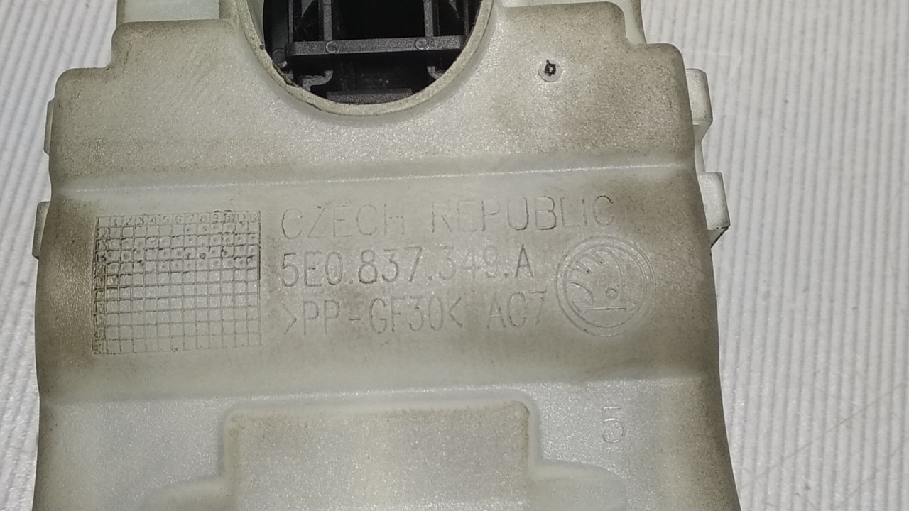 DIJELOVI RUCKA VRATA VW GOLF 7 > 12-16 5E0837349A