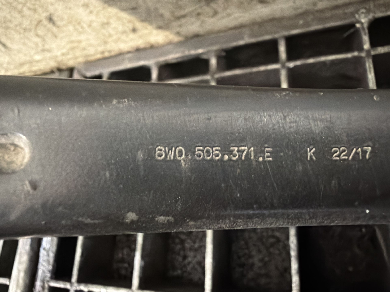 DIJELOVI RAME AUDI A4 (B9) > 15-18 2.0 8W0505371E