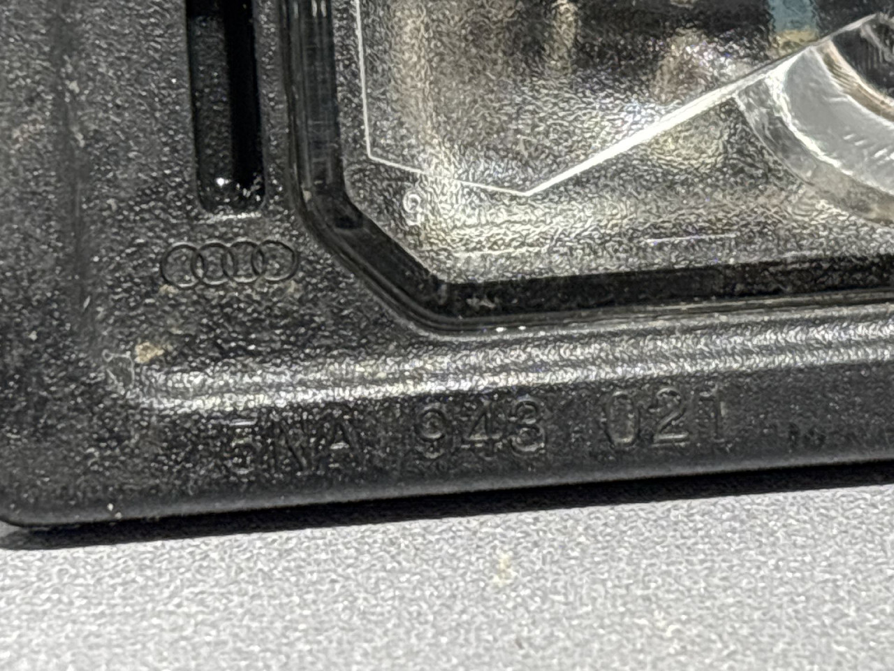 RASVJETA TABLICA AUDI A4 (B9) > 19- 5NA943021