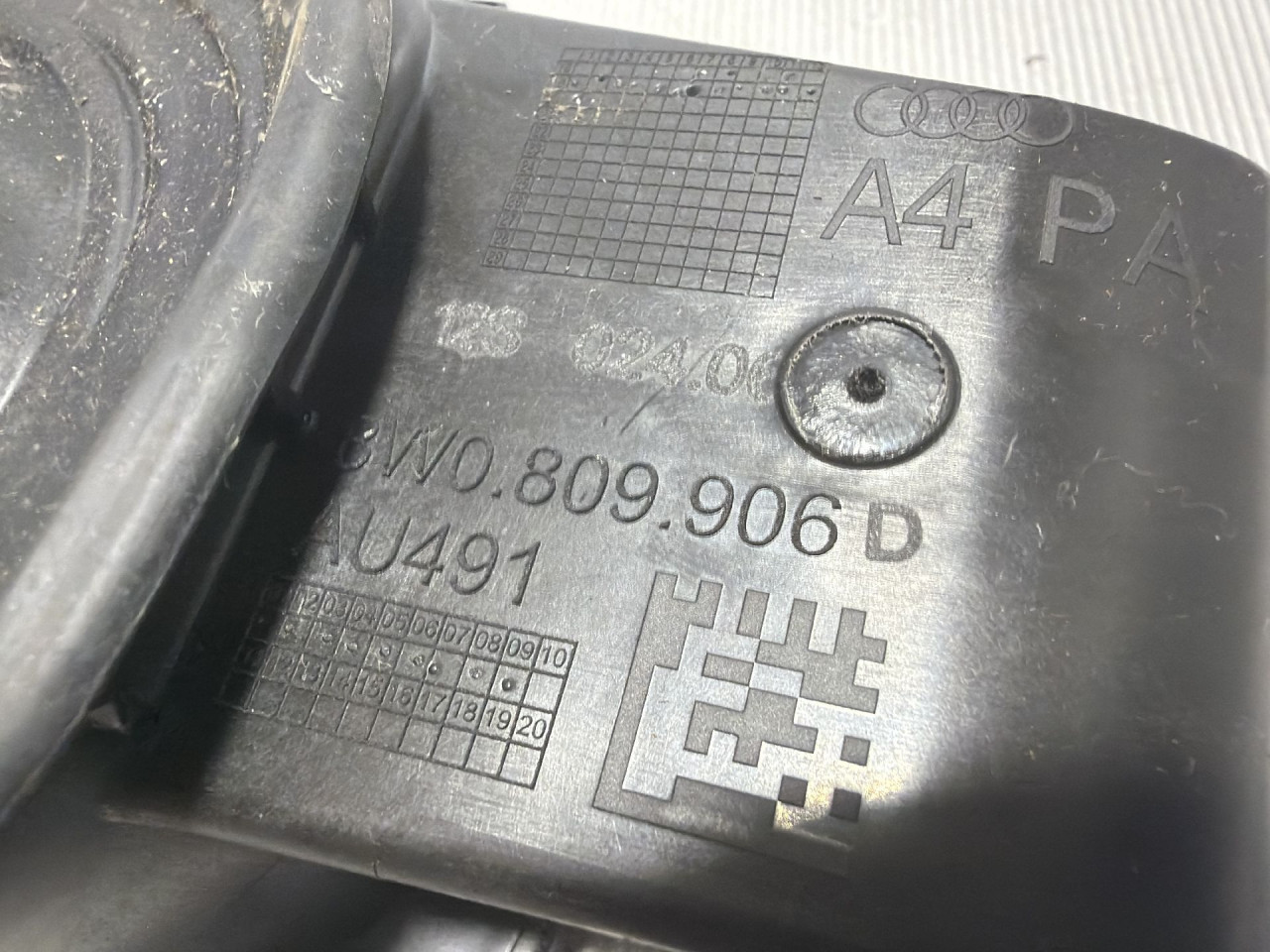 DIJELOVI POKLOPAC REZERVOARA AUDI A4 (B9) > 19- 2.0 8W0809906D