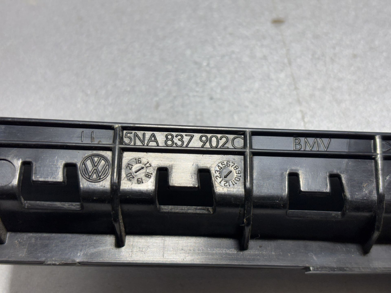 DIJELOVI LAJSNA VW TIGUAN > 16-20 5NA837902C