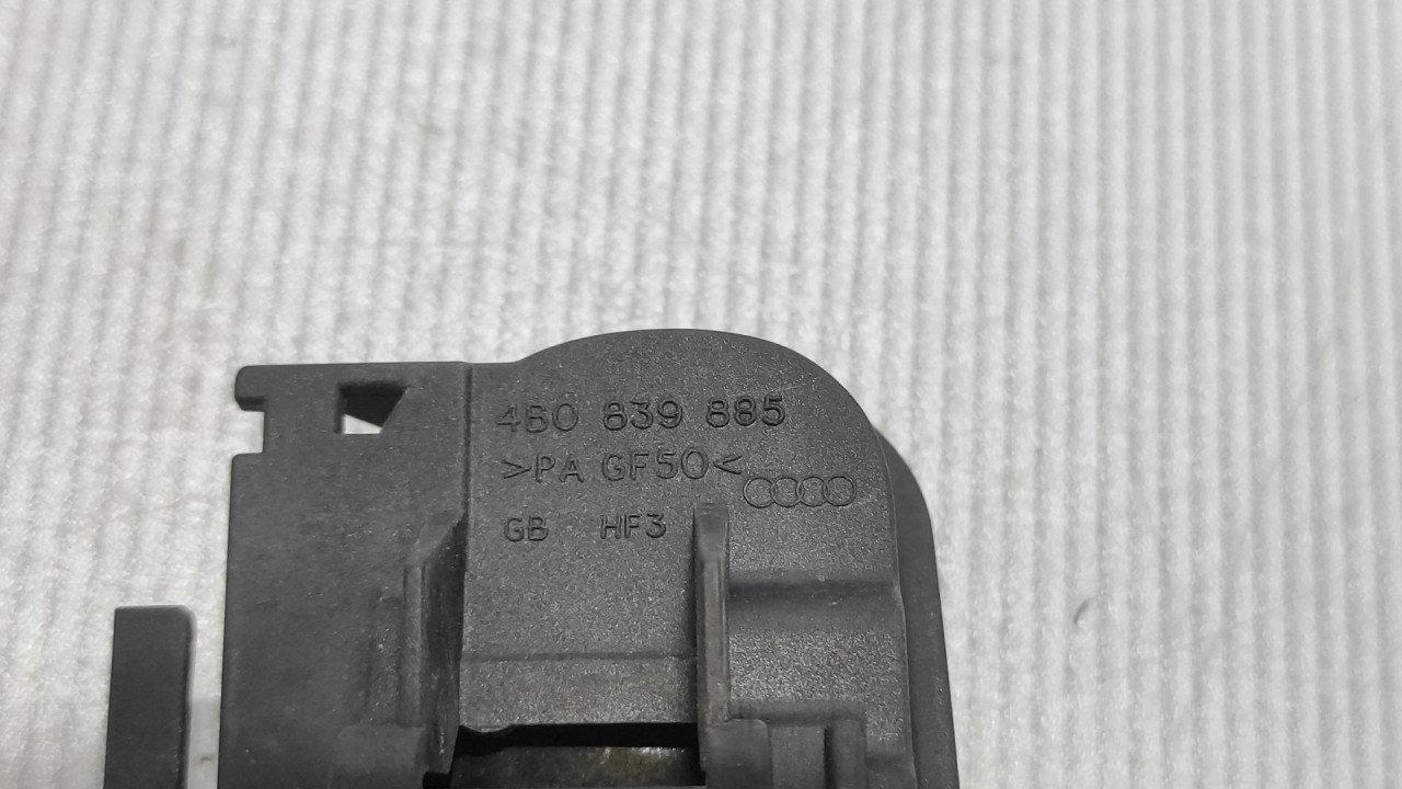 DIJELOVI RUCKA VRATA AUDI A3 > 08-12 4B0839885