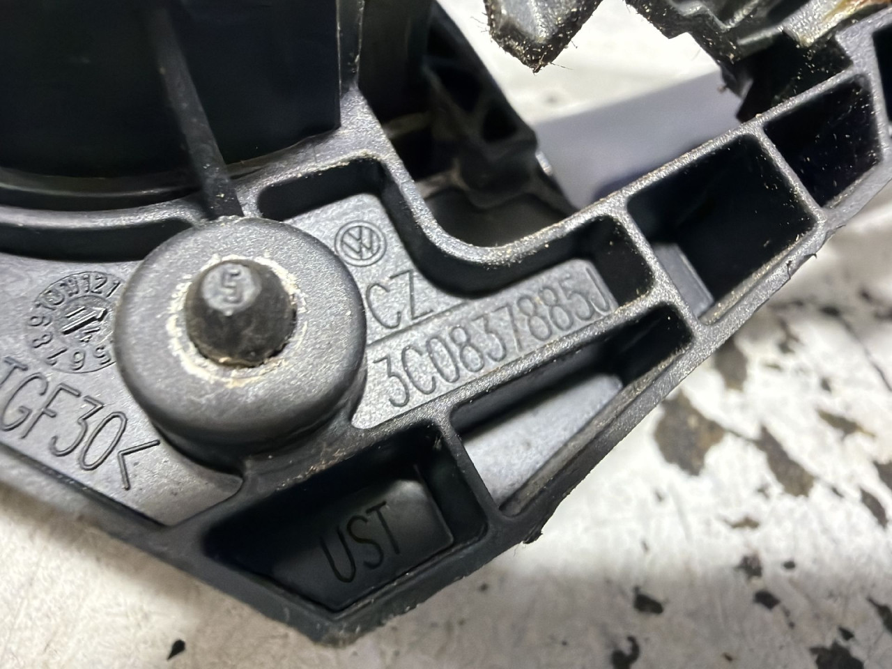 DIJELOVI RUCKA VRATA VW PASSAT B7 > 10-14 3C0837885J