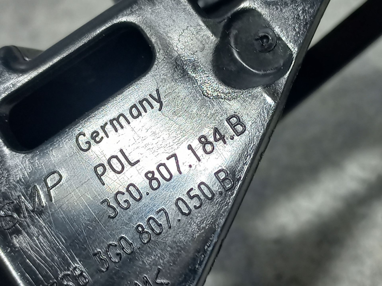 DIJELOVI NOSAC BRANIKA VW PASSAT B8 > 14-19 3G0807184B