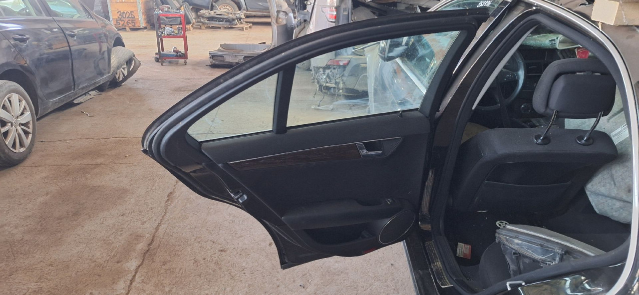 DIJELOVI VRATA MERCEDES C KLASA (W204/S204) > 07-10