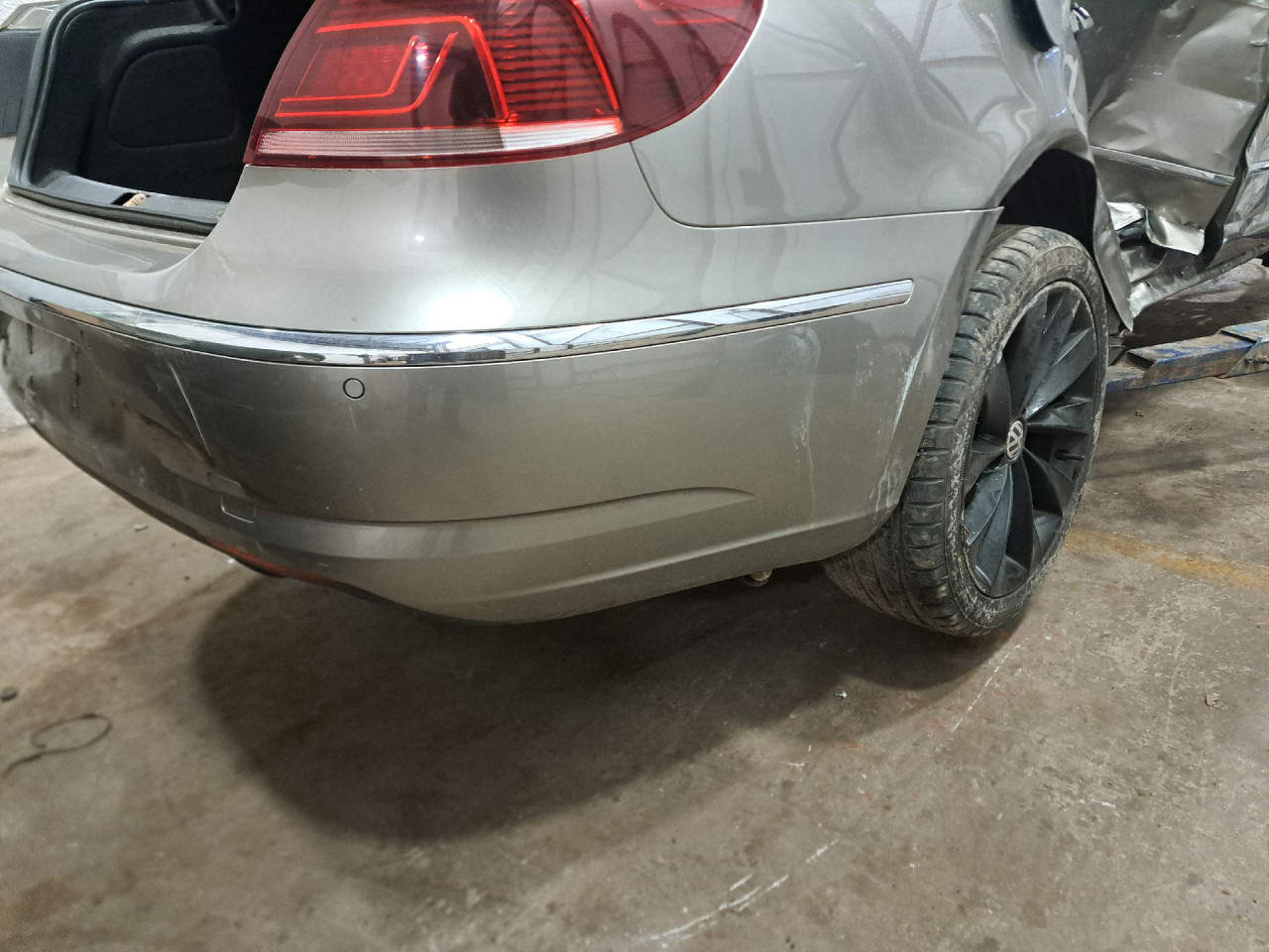 DIJELOVI BRANIK VW PASSAT CC > 12-17