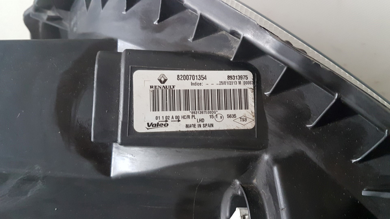 DIJELOVI FAR RENAULT TRAFIC > 07-14 8200701354