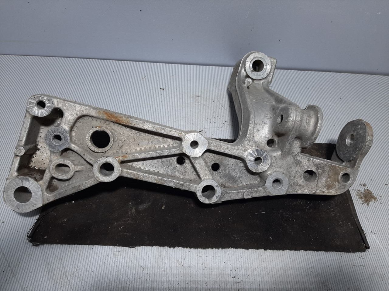 DIJELOVI NOSAC LAFETE VW GOLF 5 > 03-08 1K0199296E