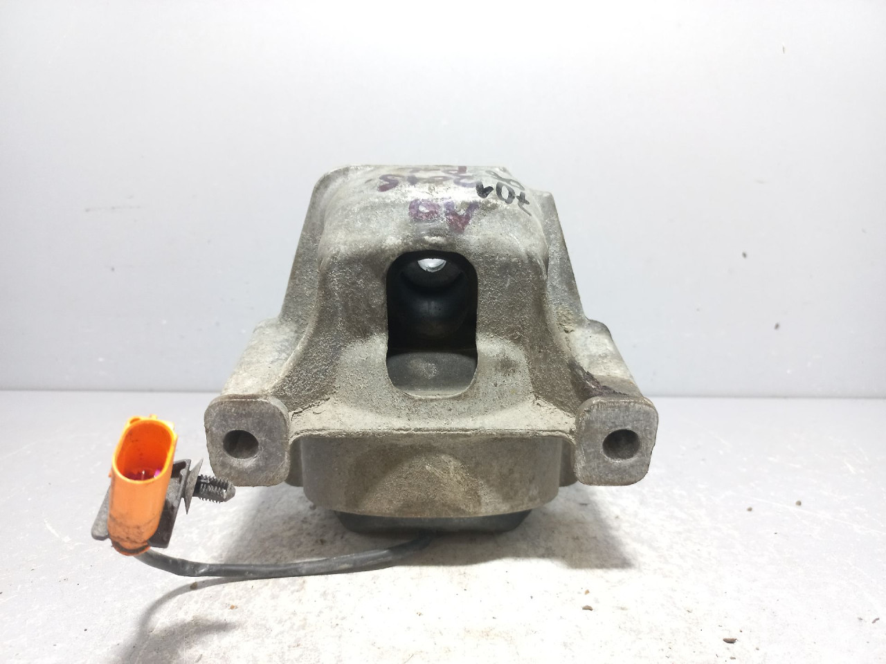 DIJELOVI NOSAC MOTORA AUDI A6 4G > 11-14 8R0199381