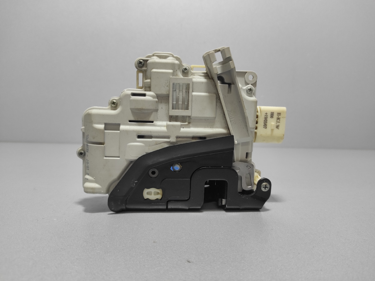 DIJELOVI BRAVA VRATA AUDI A6 > 04-08 4F0839015a