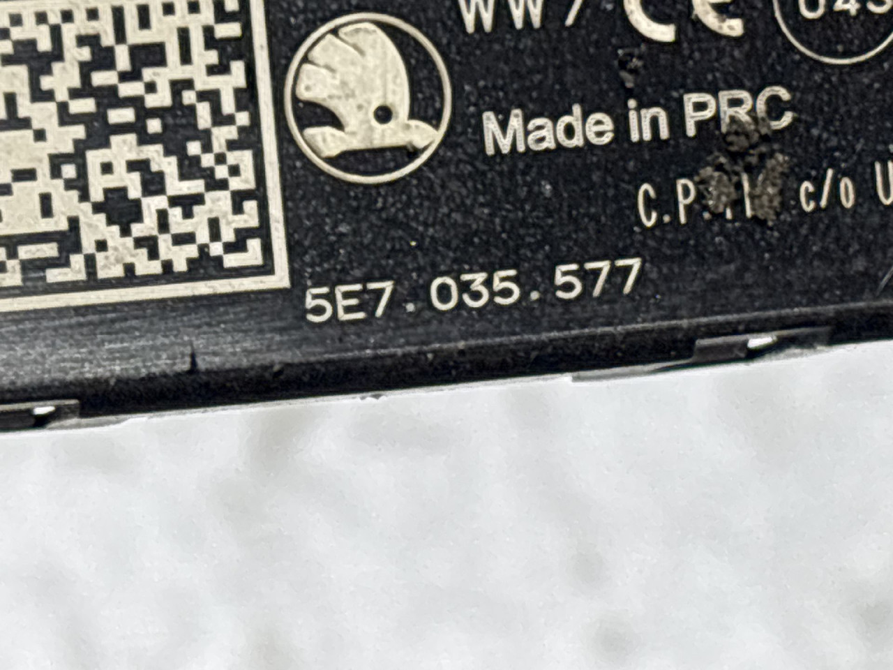 DIJELOVI ANTENA SKODA OCTAVIA > 19- 5E7035577