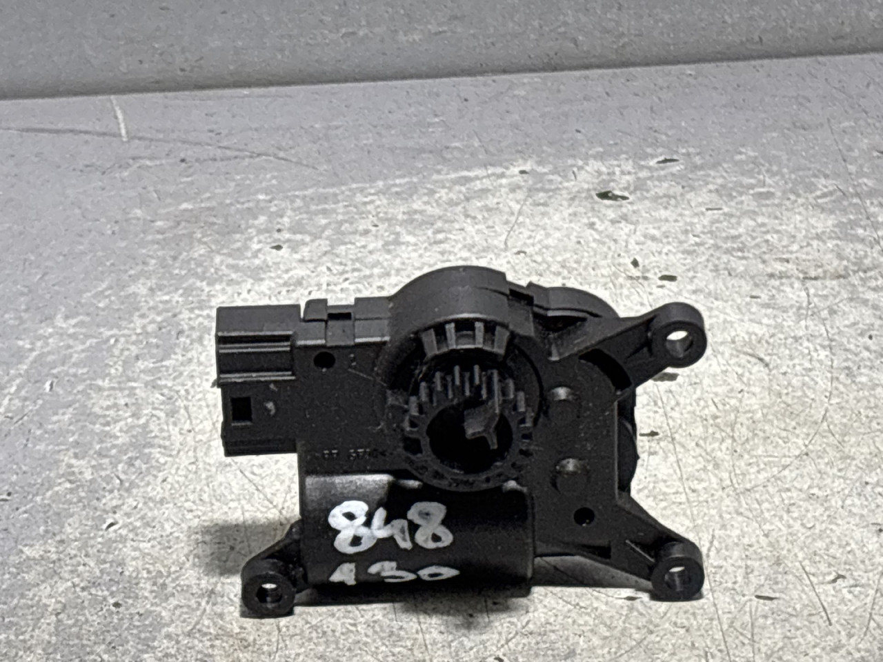 DIJELOVI MOTORIC KLAPNE VW GOLF 7 > 12-16 5Q0907511K