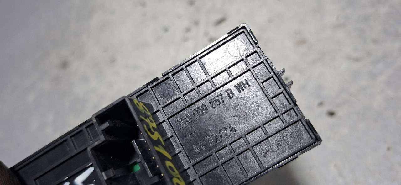 DIJELOVI PREKIDACI PROZORA SKODA KODIAQ > 21- 2.0 3G0959857B