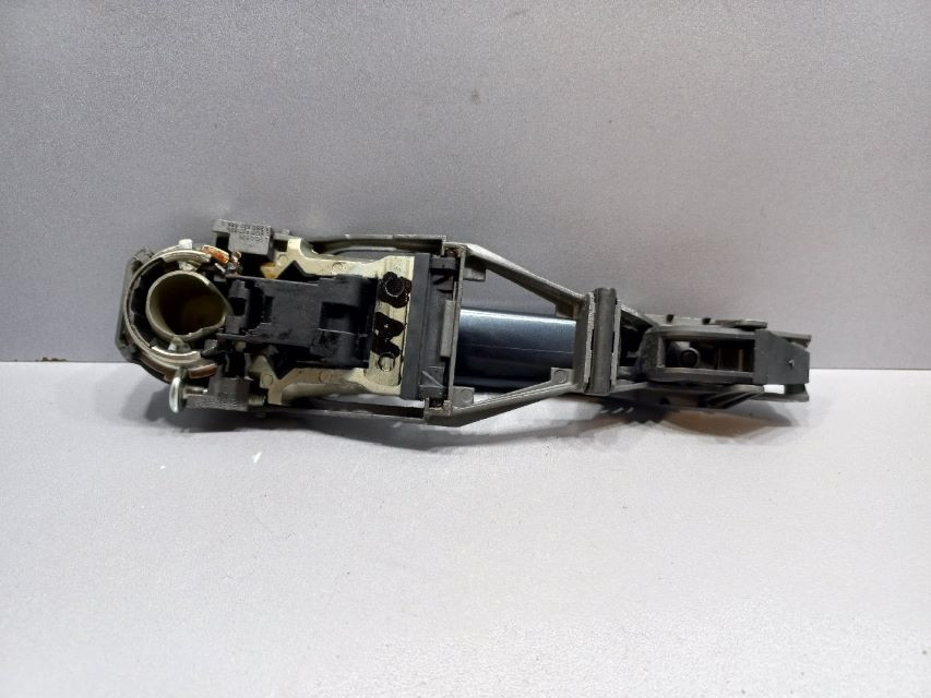 DIJELOVI RUCKA VRATA VW POLO > 05-09 3B0837885