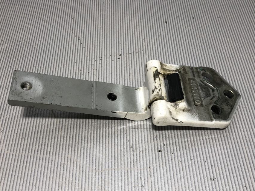 DIJELOVI BAGLAMA VW CADDY > 03-10 2K0827151C