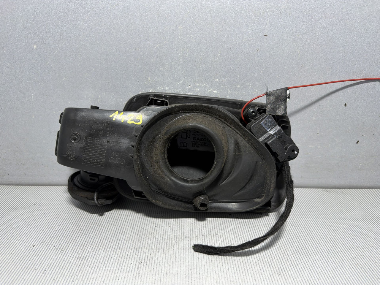 POKLOPAC REZERVOARA AUDI A3 (8V1/8VA) > 12-16 8V4809906D
