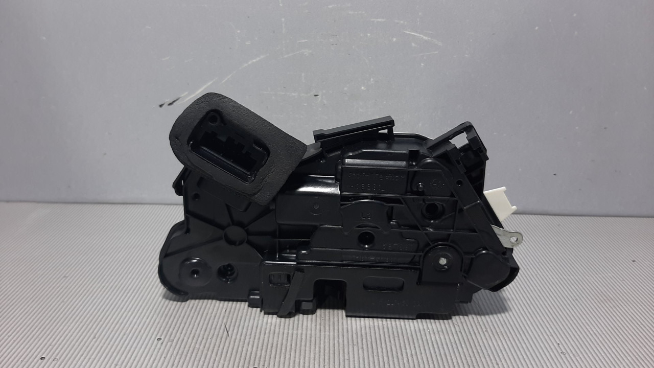 DIJELOVI BRAVA VRATA VW GOLF 6 > 08-12 5K1837015B