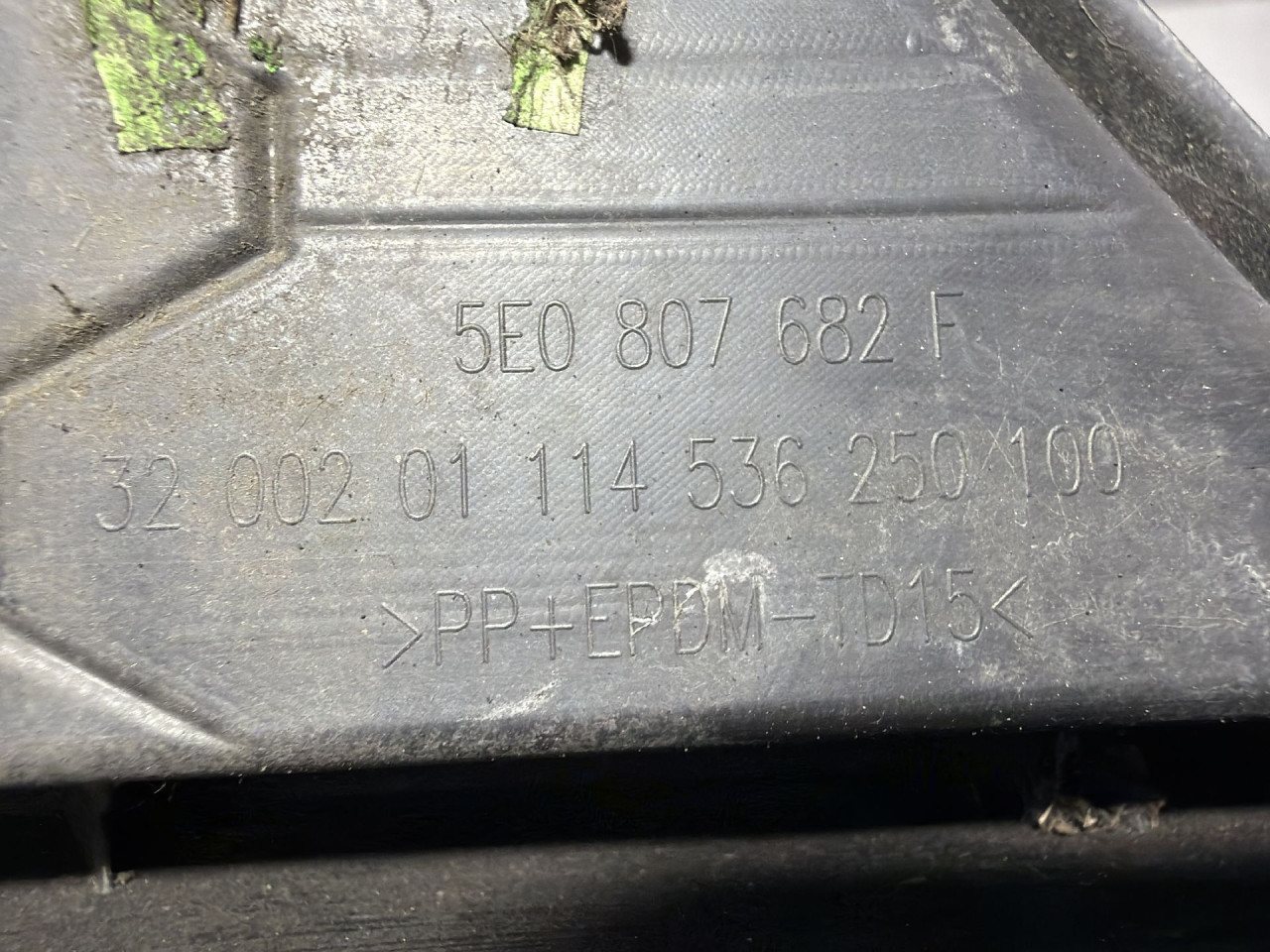 DIJELOVI RESETKA BRANIKA SKODA OCTAVIA > 17-19 1.6 5E0807682F