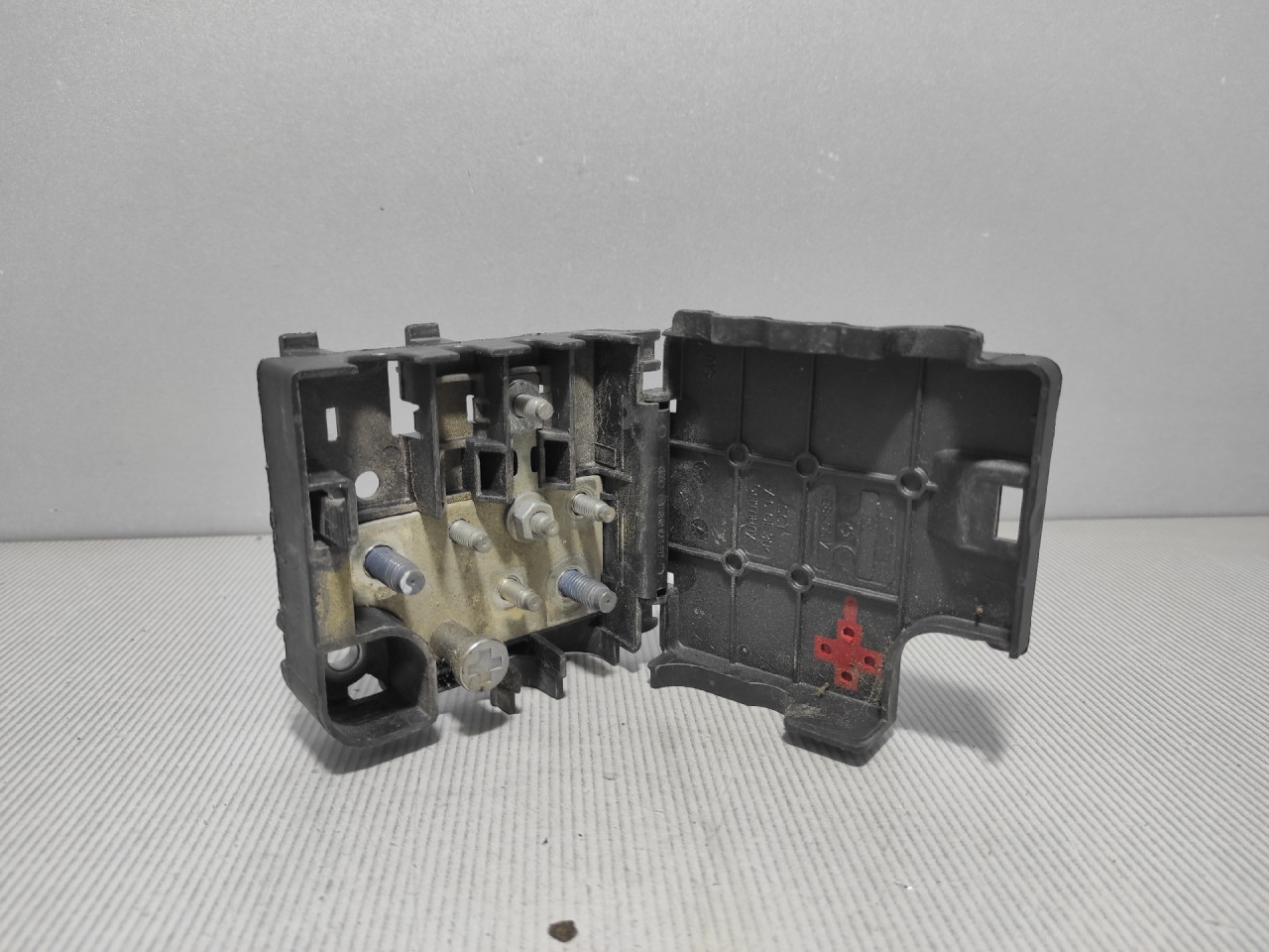 DIJELOVI KLEMA AUDI Q5 > 08-11 8K0937517