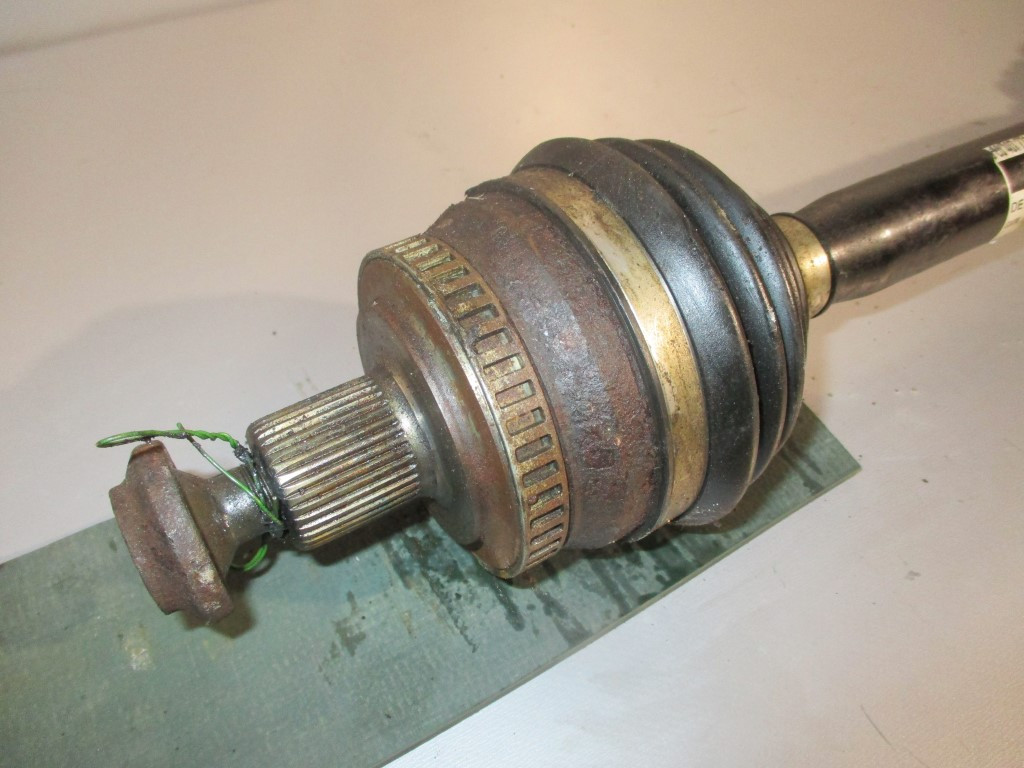 POLUOSOVINA AUDI A4 (B7) > 04-07 8E0407271AR