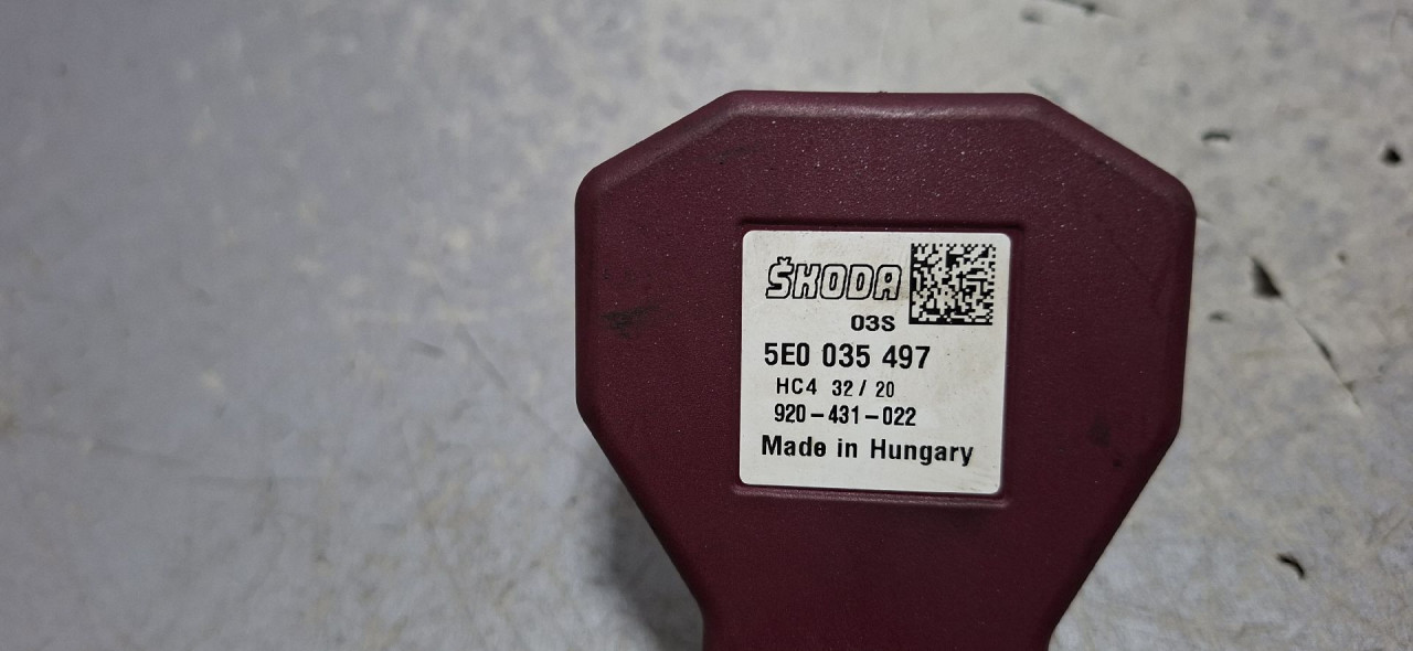 DIJELOVI ANTENA SKODA OCTAVIA > 19- 2.0 5E0035497