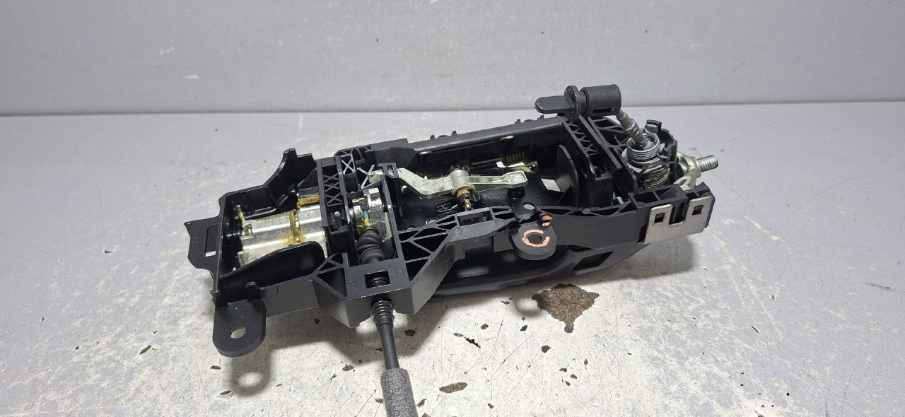 DIJELOVI RUCKA VRATA AUDI A4 (B9) > 15-18 2.0 8W02837812A
