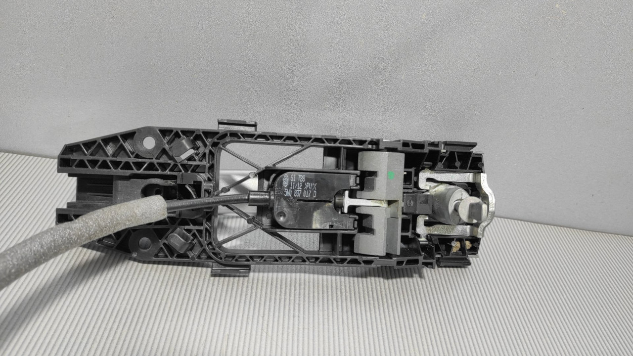 DIJELOVI RUCKA VRATA VW  5N0839885H
