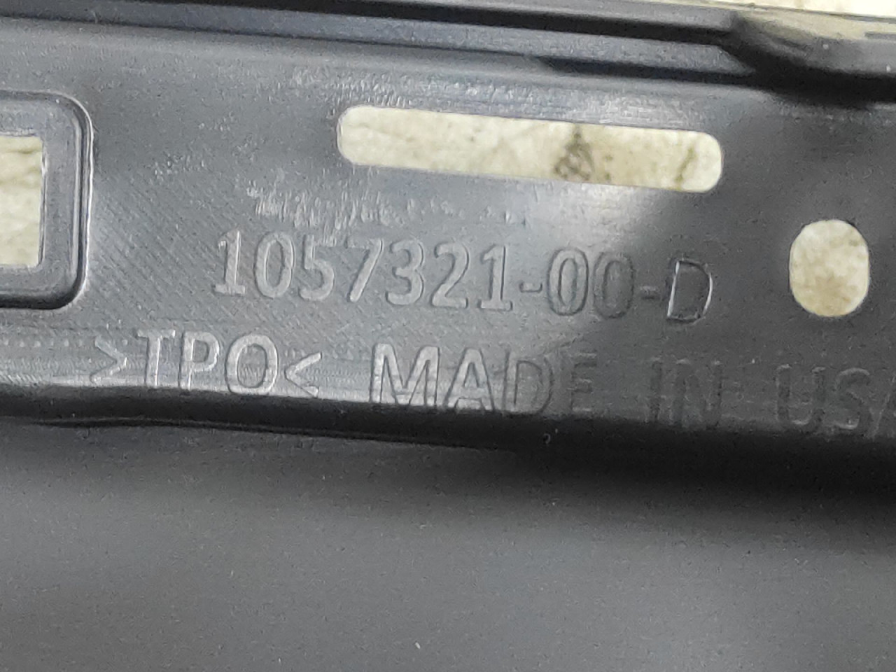 DIJELOVI DIFUZOR TESLA S MODEL > 12-19 105732100D
