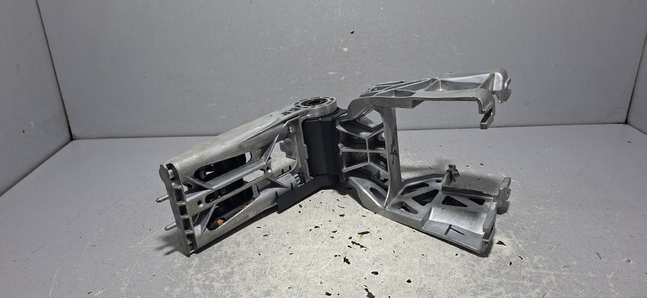 NASLONJAC ZA RUKU AUDI A3 (8VF/8VK) > 16-20 8V0864283