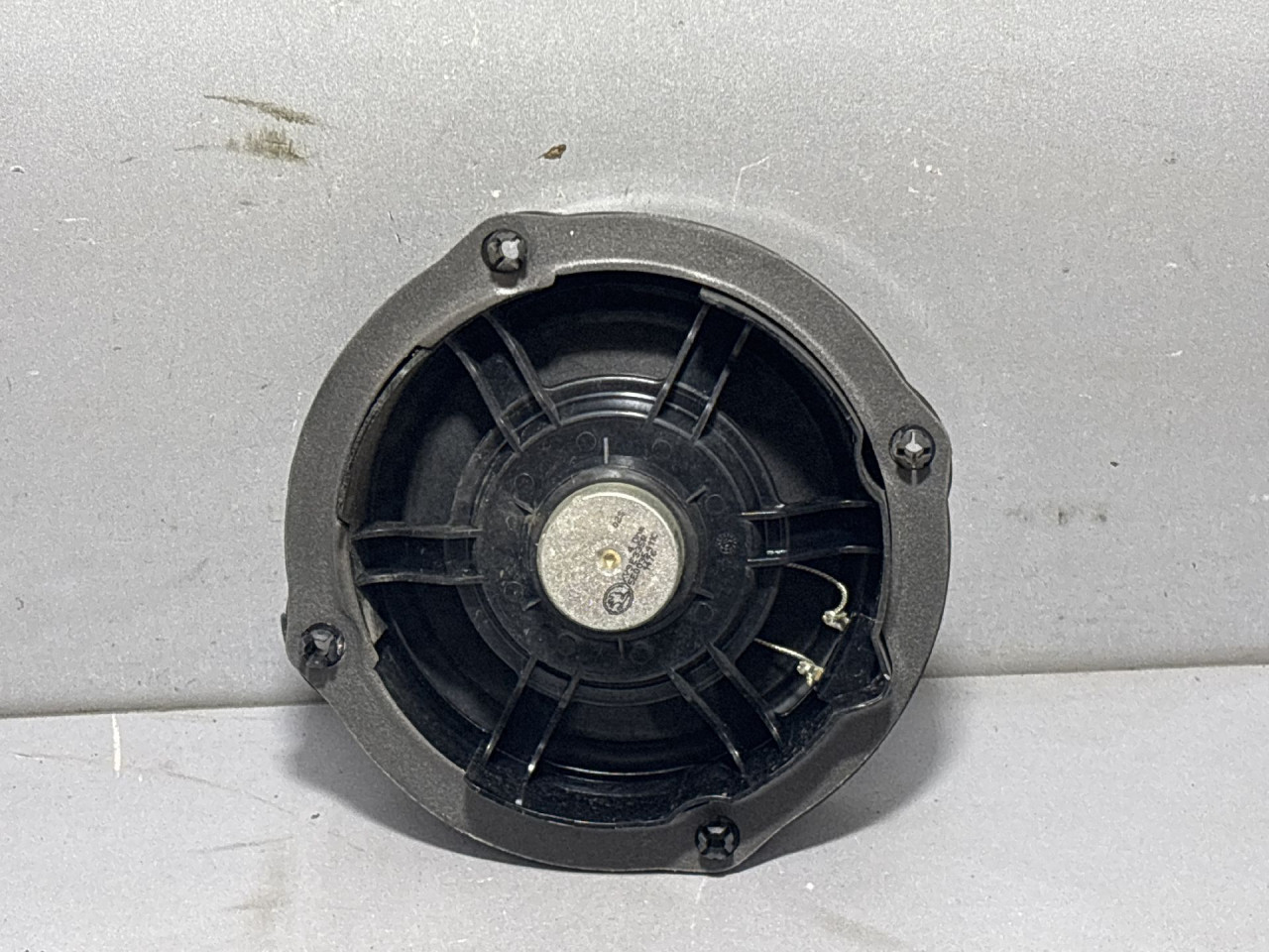 DIJELOVI ZVUCNIK SKODA OCTAVIA > 13-16 2.0 5E0035411C
