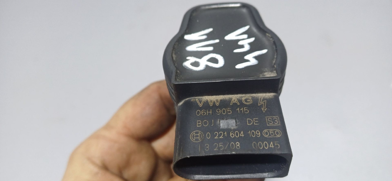 DIJELOVI BOMBINA AUDI A4 (B8) > 07-11 06H905115