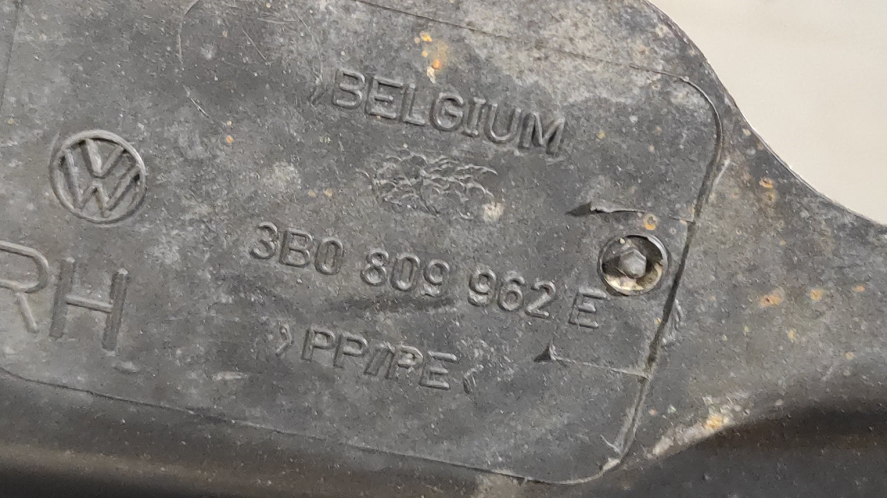 UNUTRASNJI BLATOBRAN VW PASSAT B5 > 00-05 3B0809962E