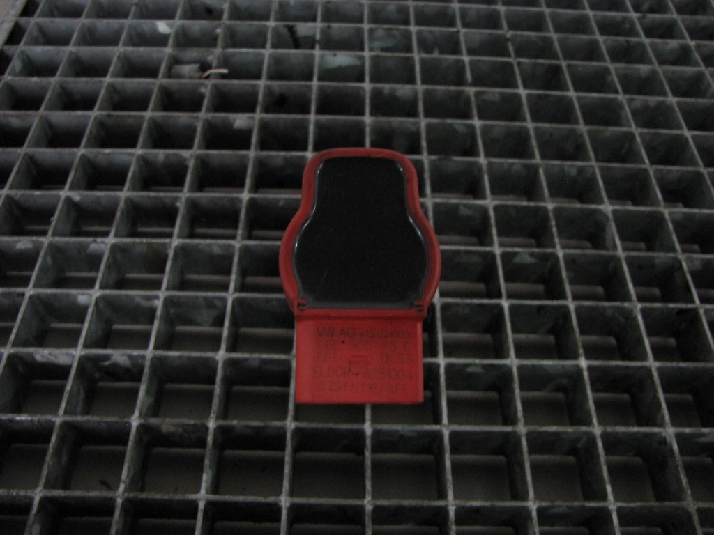 DIJELOVI BOMBINA AUDI A4 (B6) > 00-04 06E905115E