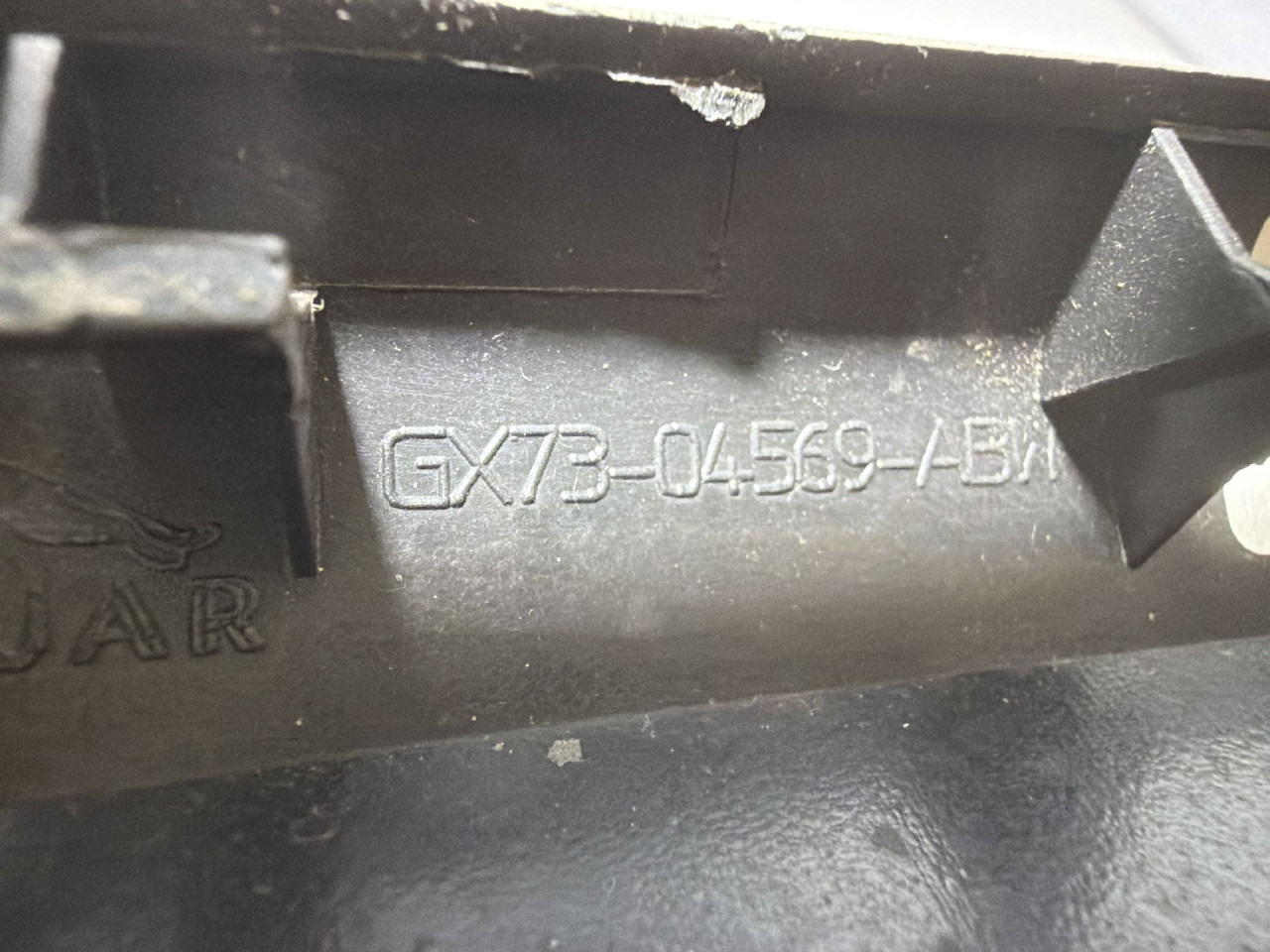 DIJELOVI PLASTIKA JAGUAR XE (X760) > 15 -  2.0 GX7304569ABW