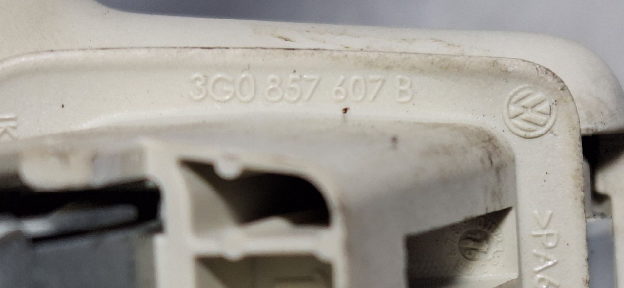 DIJELOVI KROVNA RUCKA VW PASSAT B8 > 14-19 3G0857607B