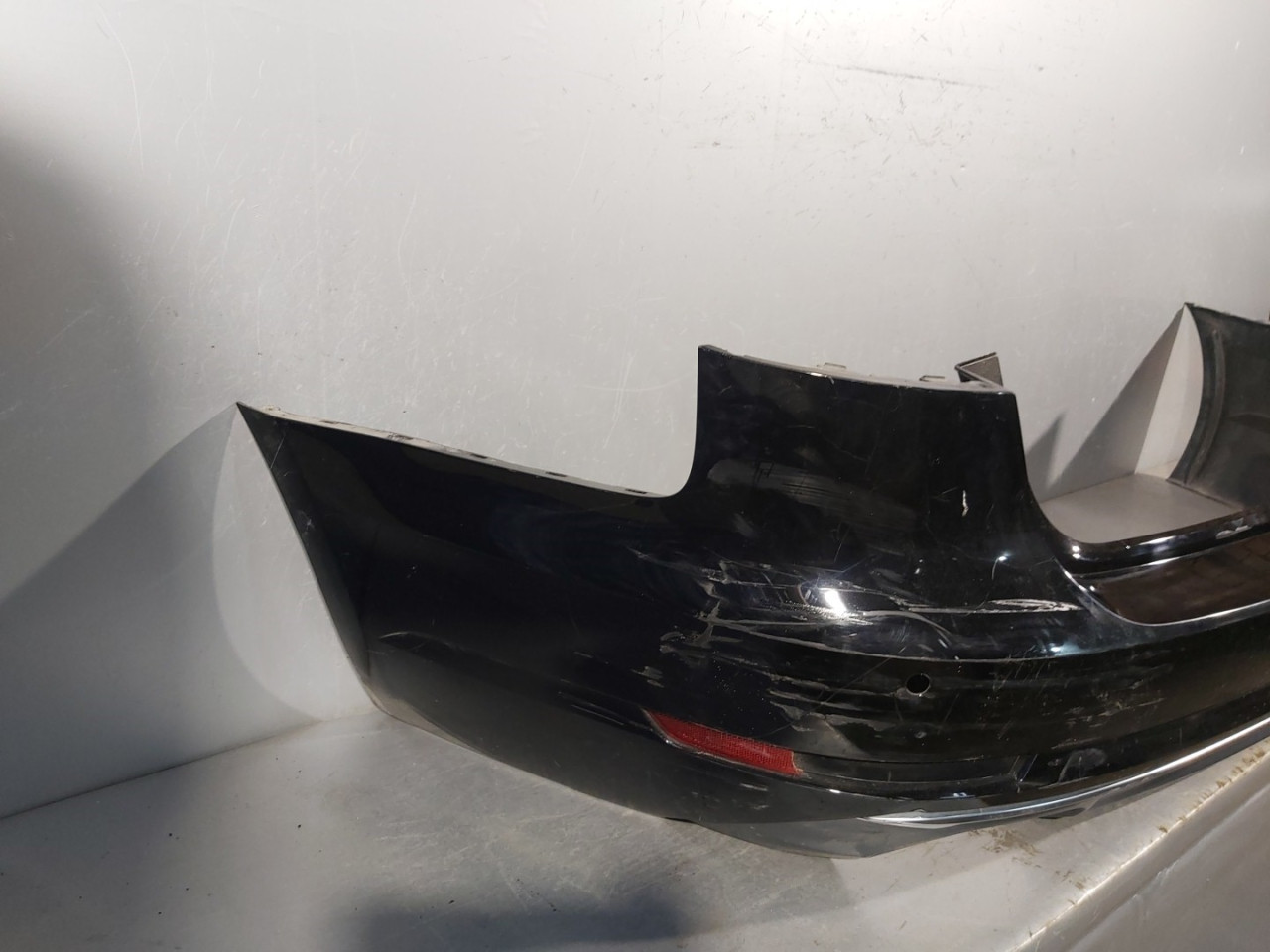 DIJELOVI BRANIK AUDI A4 (B9) > 15-18 8W9807511J