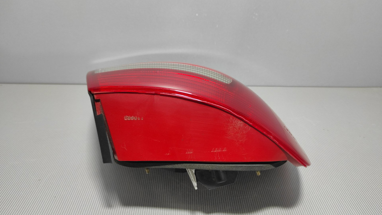 DIJELOVI STOP SVJETLO AUDI A4 > 99-00 8D0945095D